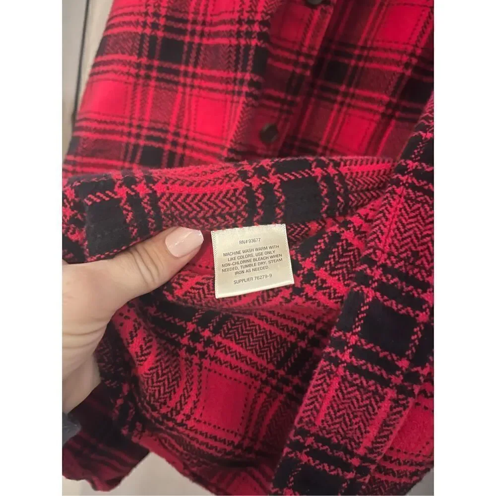 Men’s St John's Bay Classic Fit Legacy Flannel Shirt  Size Large
